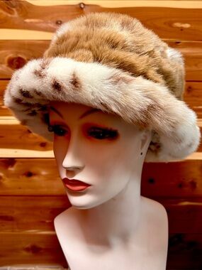 Parkhurst Luxury Women's Faux Fur Bucket Hat - Tan & Cream